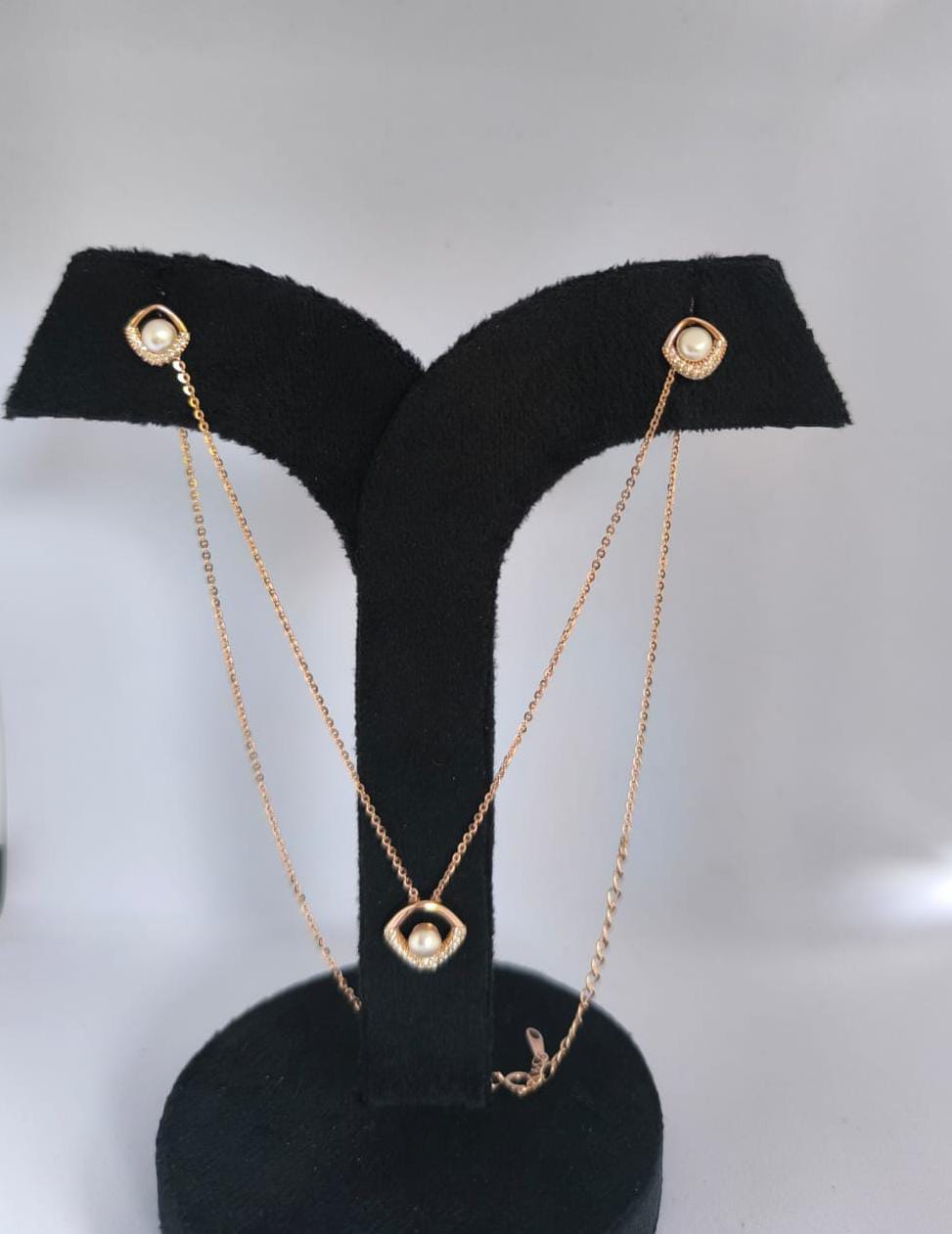 Rose Gold Pearl Eye Pendant Chain